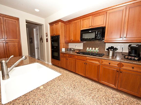 3rd image of 922 Farm House Ct
