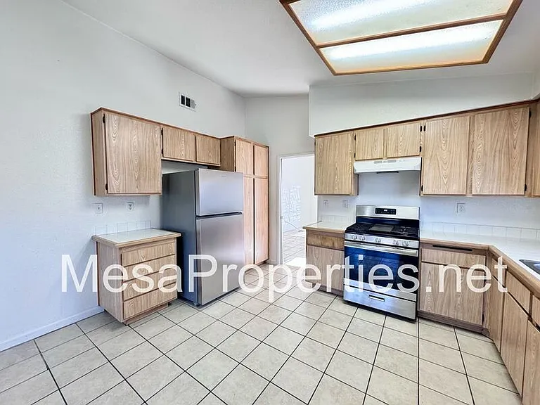13667 Gemini St — Photo 4
