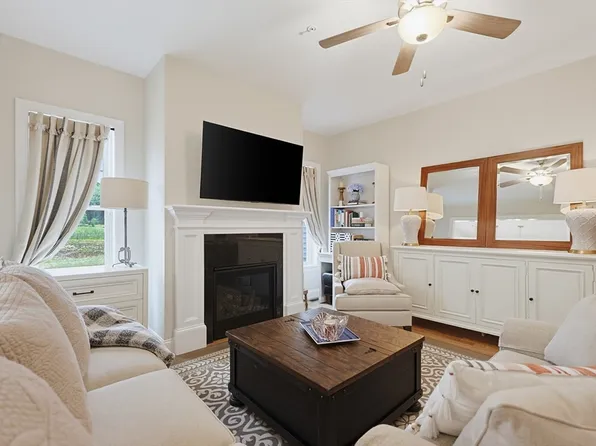 64 Palmetto Dr #64, Bellingham, MA 02019
