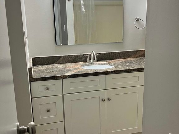 5th image of 125 King Edward Way