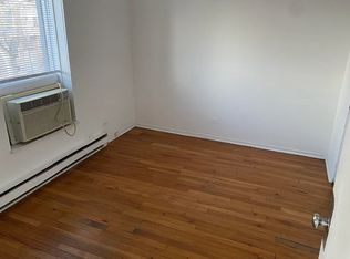 1053-1055 W Grace St #3755-3757, Chicago, IL 60613
