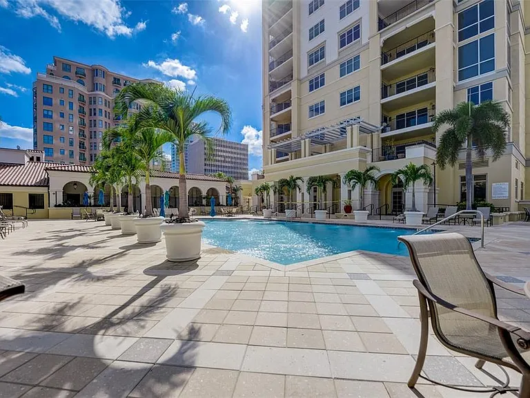 300 Beach Dr NE #305 — Photo 43