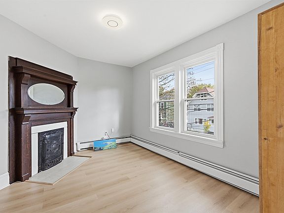 4th image of 2512 Oxford St