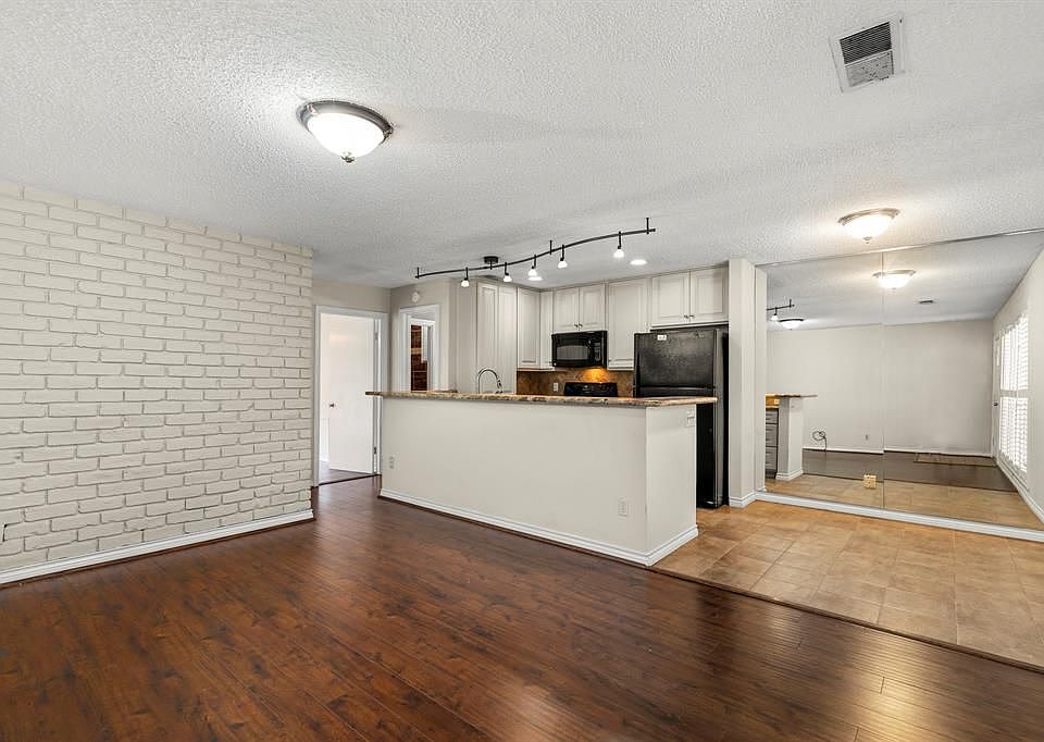 1st image of 2229 Mimosa Dr APT 7