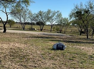 75 Avery Dr, Somerset, TX 78052