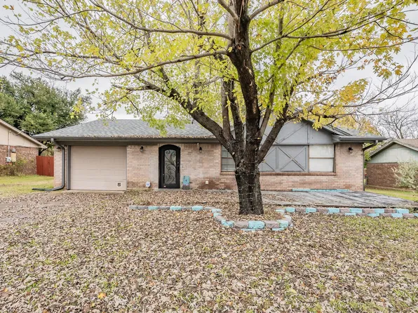 245 Gordon Dr, Azle, TX 76020