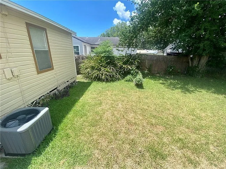 233 Eastgate Dr — Photo 18