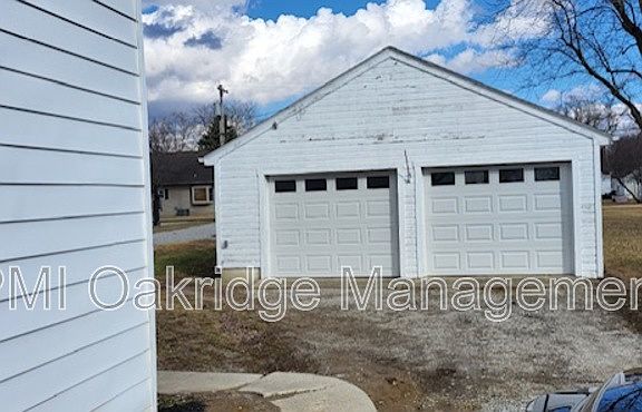 2nd image of 124 S Frankfort St