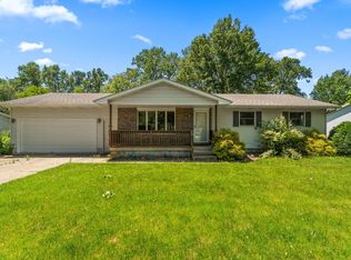 9082 Estates Dr, Demotte, IN 46310
