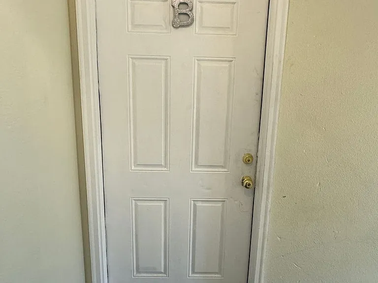 614 Vivian St — Photo 2