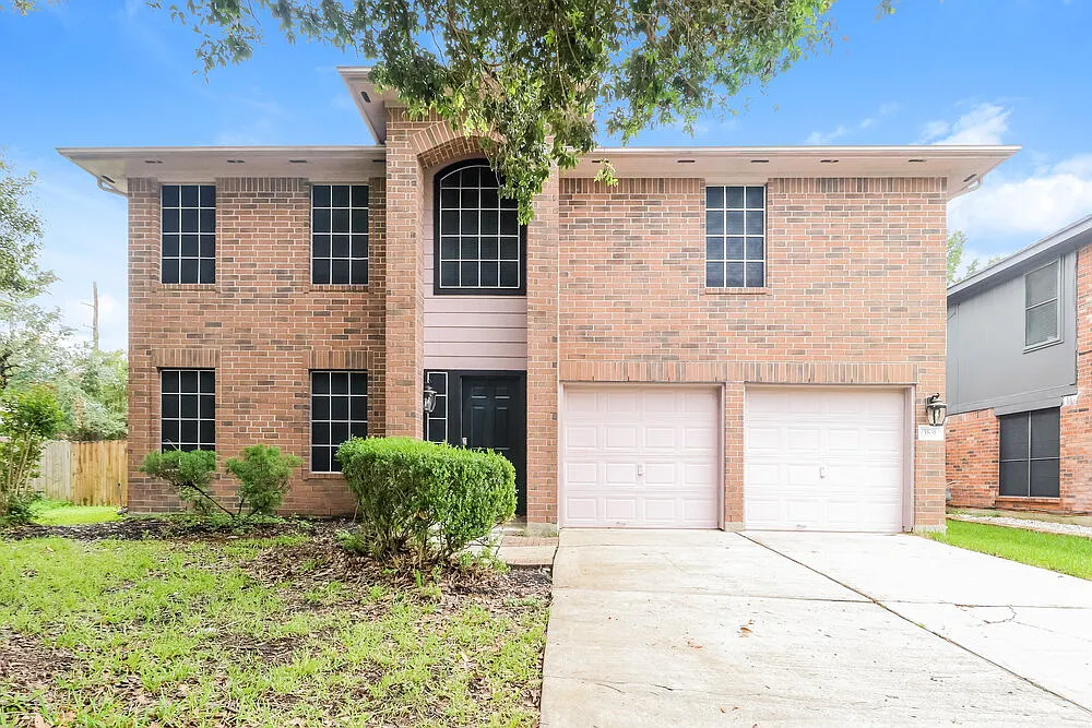 4 bed, 2.5 bath, 2560 sqft, $2,195 — Photo 1