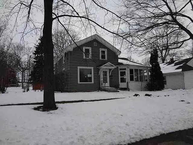 307 N High St photo 1