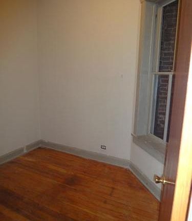 3rd image of 1110 N California Ave APT 1R