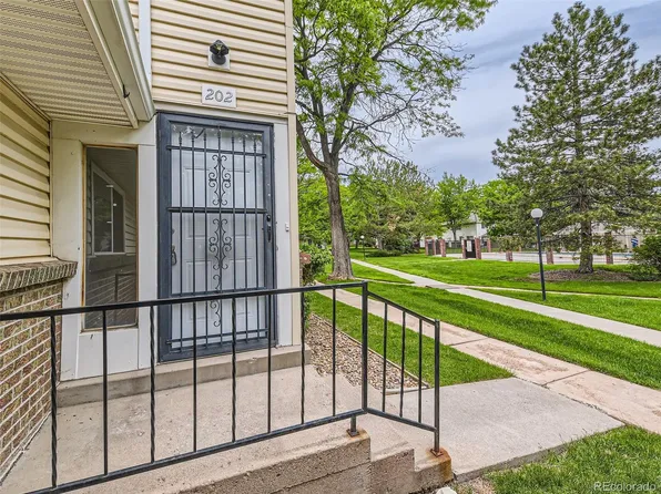 9255 E Lehigh Avenue #202, Denver, CO 80237
