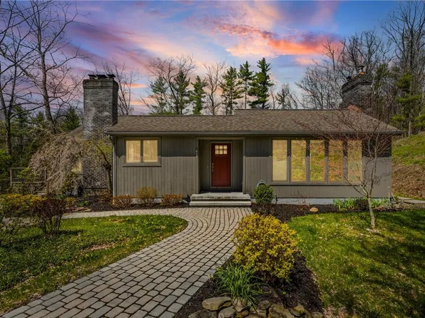 8122 W Hollow Rd, Naples, NY 14512