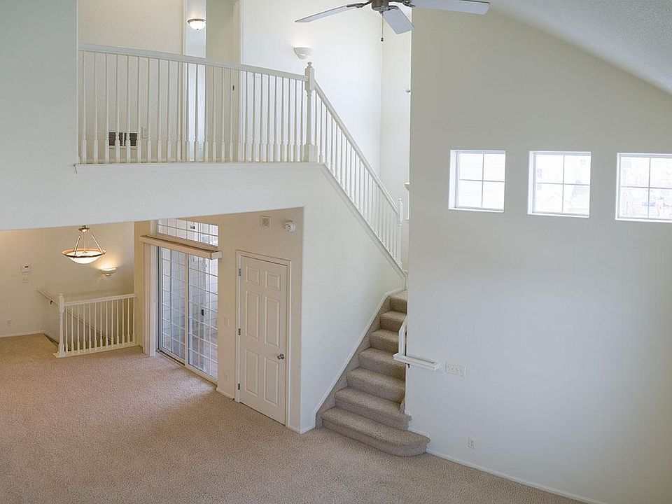 Living room & balcony