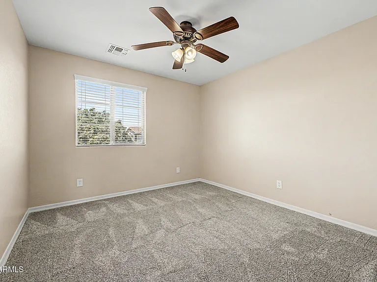2531 E Eleana Ln — Photo 36
