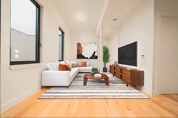 Rented by Nooklyn NYC LLC | media 53