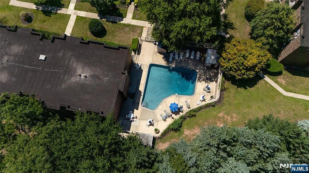 3 bed, 2.0 bath, $3,400 — Photo 2