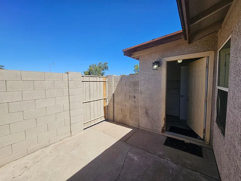 115 W. Inglewood — Photo 18