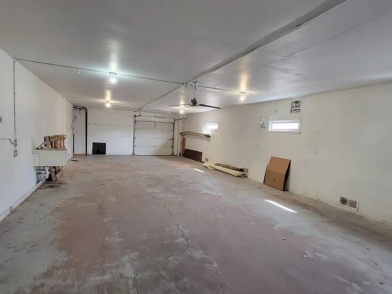 2348 E Walnut St — Photo 8