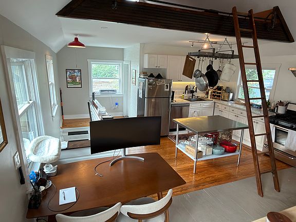 4th image of 129 College St #4