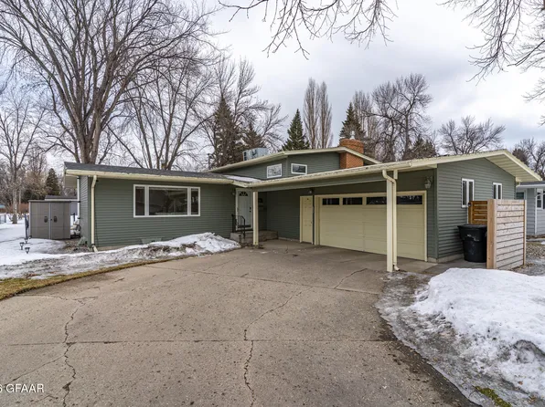 2515 Olive St, Grand Forks, ND 58201