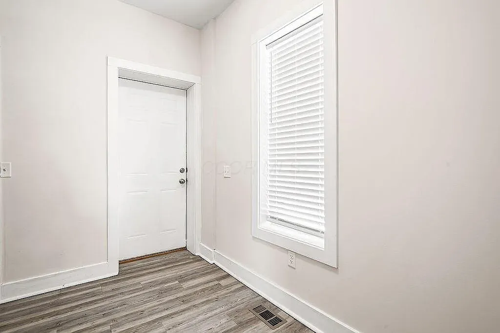 4 bed, 2072 sqft, $2,500 — Photo 1