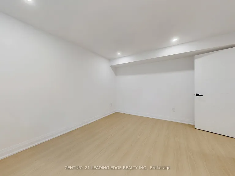2240 Springfield Ct — Photo 43