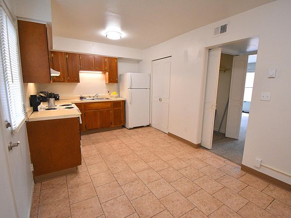 3rd image of 2828 Florida St