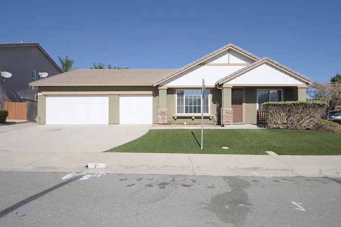 7 Diamondwood Ct