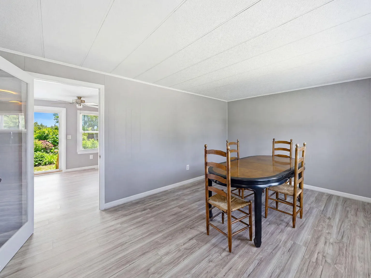 3 bed, 1.5 bath, 1296 sqft, $1,850 — Photo 4