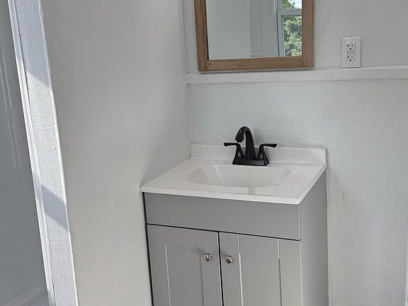 5th image of 180 Columbus St #2