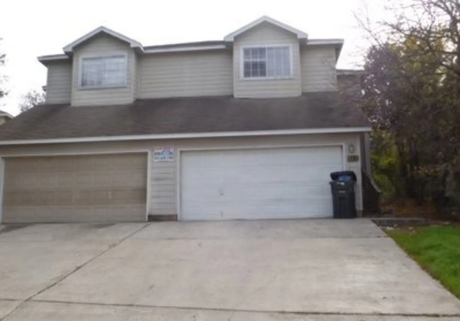 Sagewood 915 — Photo 1