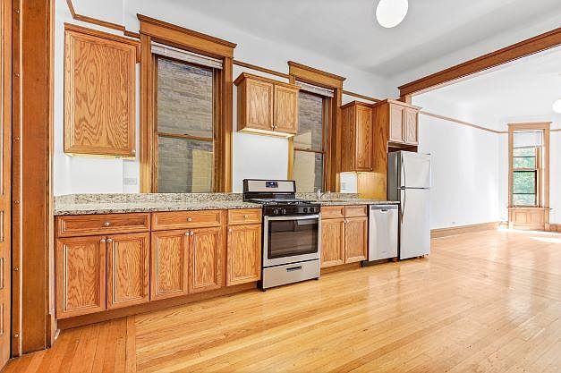 1st image of 518 W Fullerton Pkwy #G