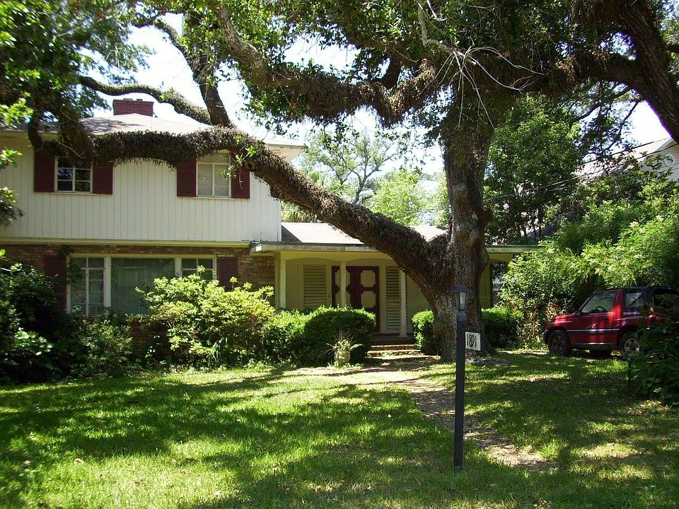1st image of 1020 Fairnie Ave