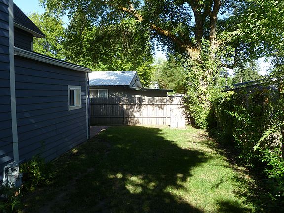 Fenced Back Yard w/ Patio