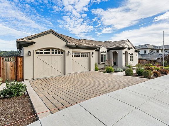 3rd image of 40 Indy Cir