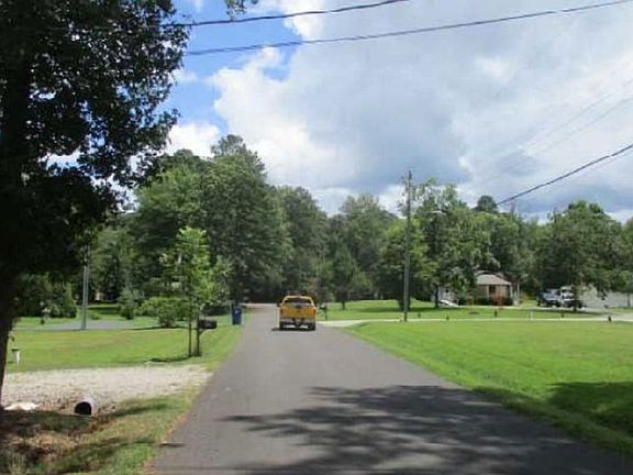 Exterior Neighborhood (street photo)