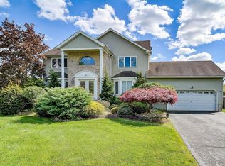 3 Cedar Ridge Ct, Manalapan, NJ 07726