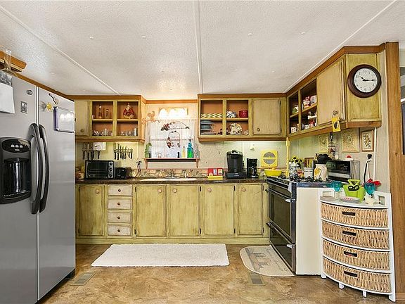 3rd image of 13501 Arrow Ln