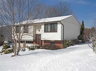 981 Lindfield Dr, South Park, PA