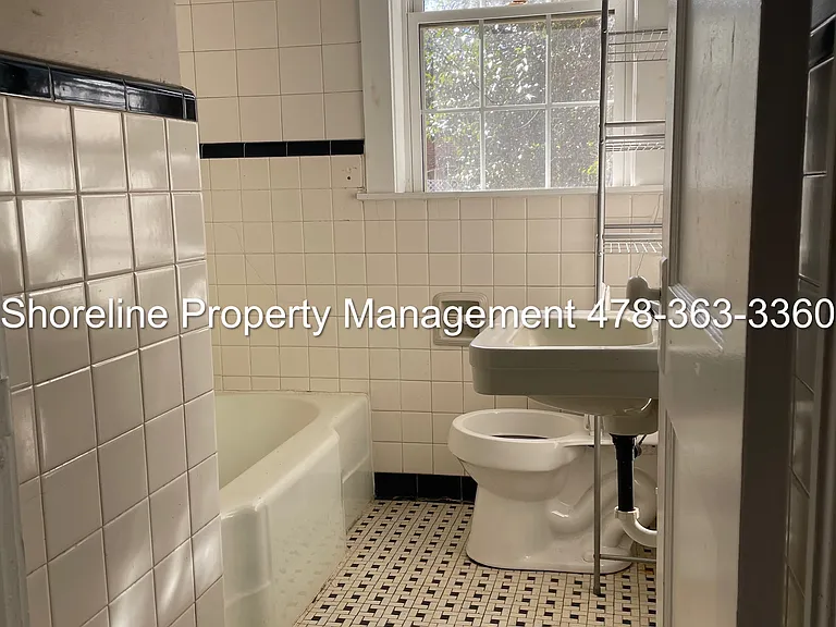 411 Forest Rd — Photo 4