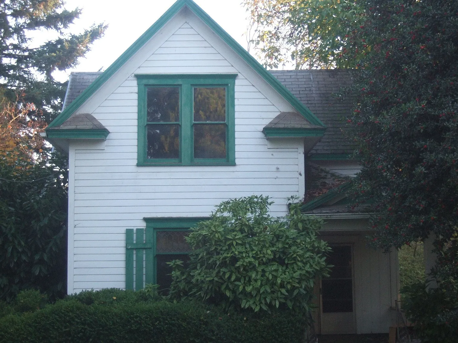 1144 E Main St photo 1