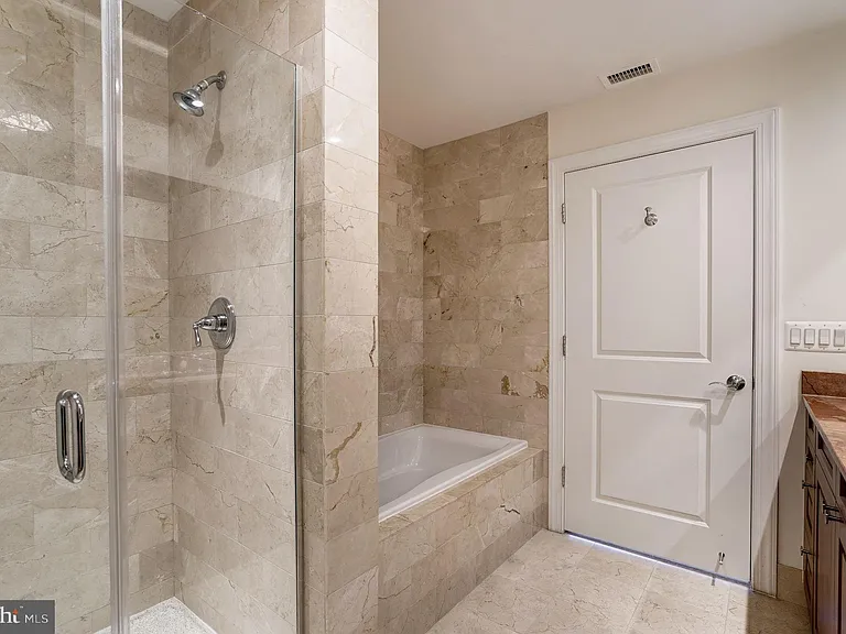 2425 L St NW #736 — Photo 19