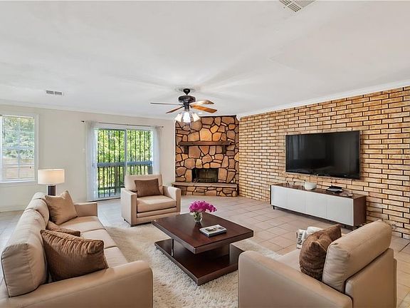 4th image of 2412 Transcontinental Dr