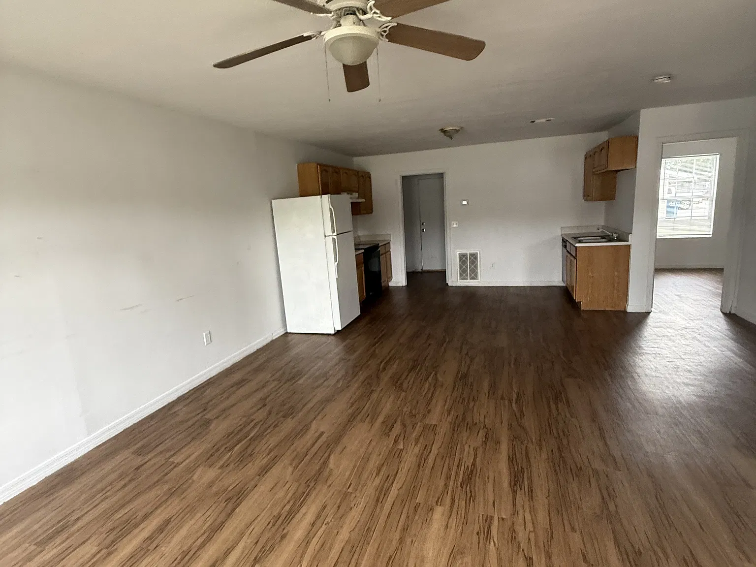 Janie Circle Apartments - Apt 7 — Photo 2