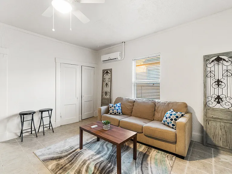 3522 Altura Ave #C — Photo 10