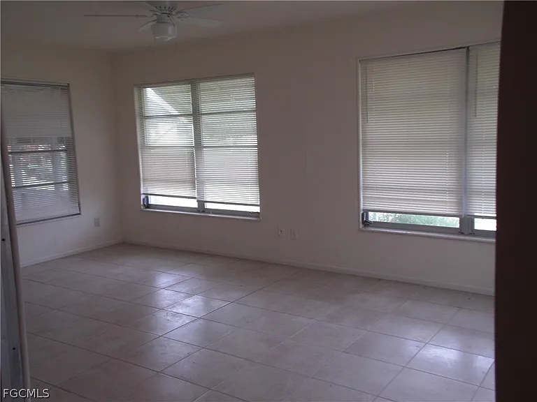 242 S Lake Dr — Photo 7