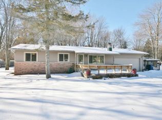 724 Osborne Dr, Midland, MI 48640